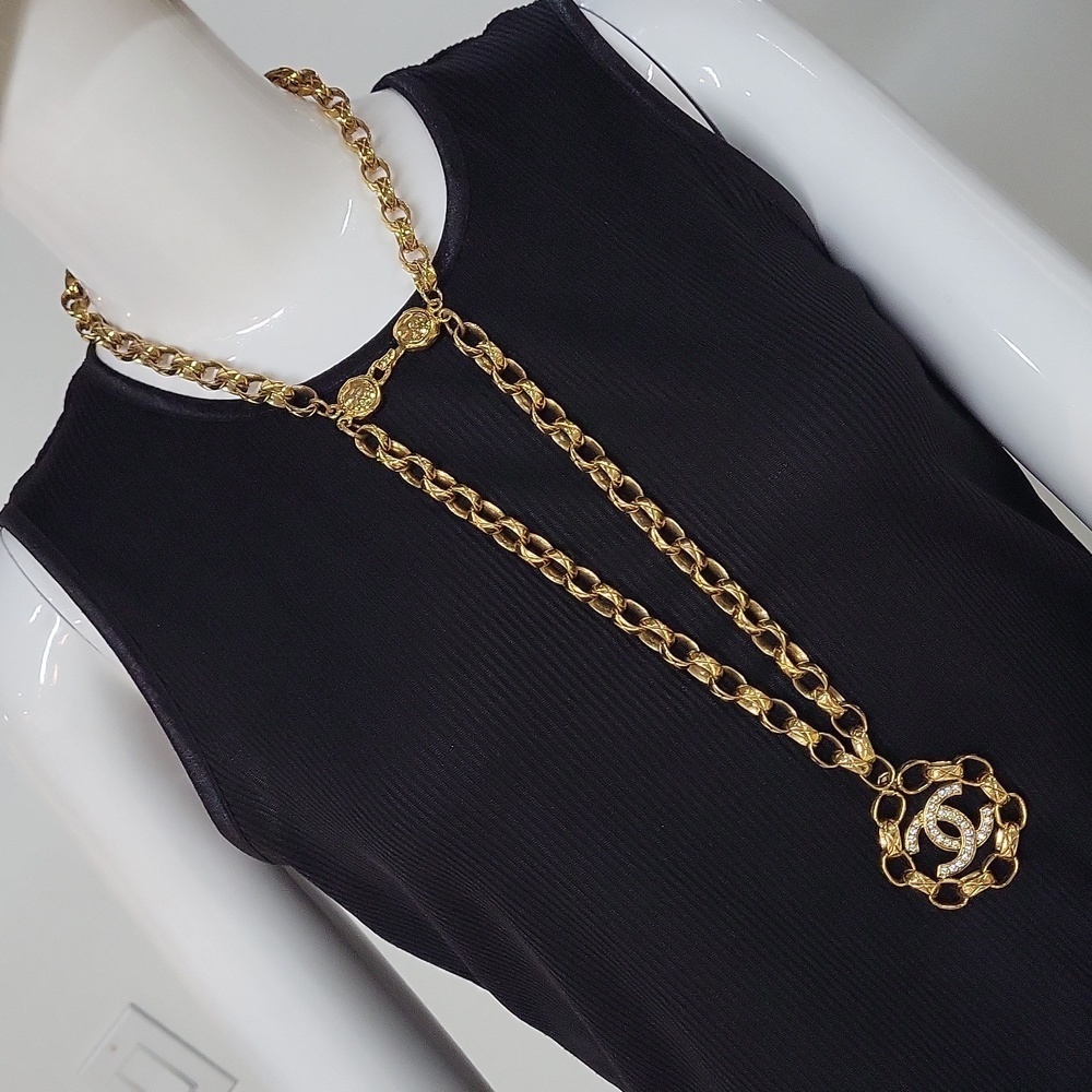 Chanel Vintage Double Chain Large CC Medallion Necklace - Picture 4 of 17